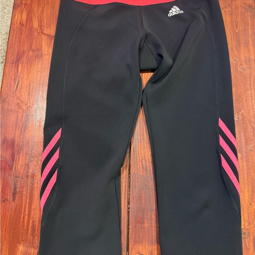 Adidas climate Black & pink capri style Leggings